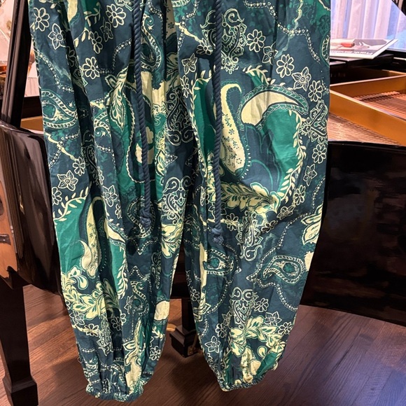 Free People Teal and Green paisley print Wide Leg balloon Pants size small - Picture 4 of 6